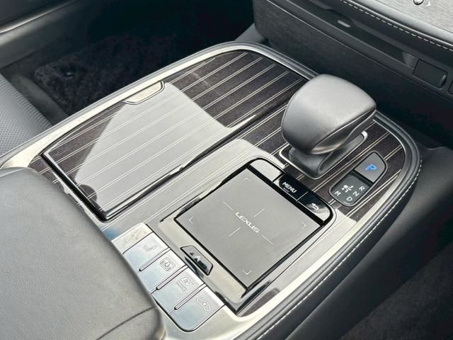 LS LS500h Iパッケージ 衝突被害軽減ブレーキ サンルーフ 純正ナビ 全方位カメラ ETC 黒本革シート パワーシート シートヒーター シートベンチレーション 20インチアルミ 電動トランク スマートキー2本 カードキー1本(50枚目)