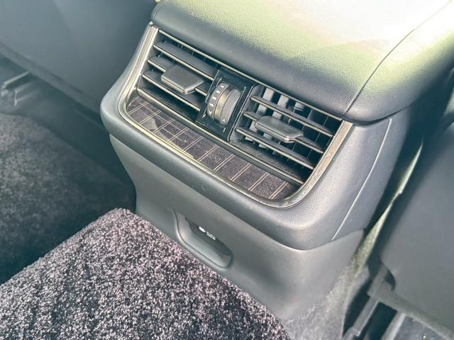 LS LS500h Iパッケージ 衝突被害軽減ブレーキ サンルーフ 純正ナビ 全方位カメラ ETC 黒本革シート パワーシート シートヒーター シートベンチレーション 20インチアルミ 電動トランク スマートキー2本 カードキー1本(67枚目)