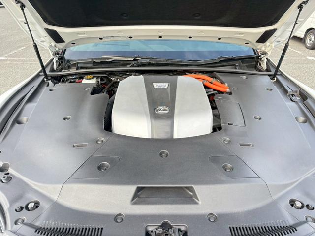 LS LS500h Iパッケージ 衝突被害軽減ブレーキ サンルーフ 純正ナビ 全方位カメラ ETC 黒本革シート パワーシート シートヒーター シートベンチレーション 20インチアルミ 電動トランク スマートキー2本 カードキー1本(73枚目)