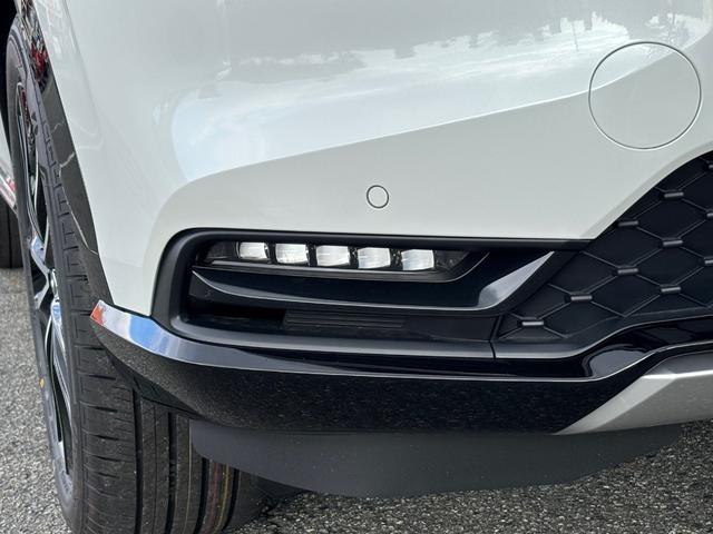 ヴェゼル ｅ：ＨＥＶ　Ｚ　登録済未使用車　ホンダコネクトナビ　全方位カメラ　ＥＴＣ２．０　ＬＥＤヘッドライト　パワーバックドア　前席シートヒーター　ステアリングヒーター　プレミアムオーディオ　ブラインドスポットモニター（24枚目）