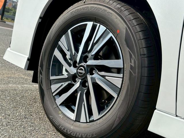 セレナ ｅ－パワー　ハイウェイスターＶ　ニッサンコネクトナビ　アラウンドビューモニター　インテリジェントルームミラー　ブラインドスポットモニター　ＥＴＣ２．０　前後ドラレコ　前後４席シートヒーター　ステアリングヒーター　マット　バイザー（22枚目）