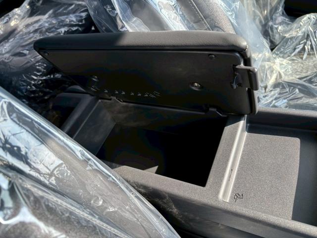 セレナ ｅ－パワー　ハイウェイスターＶ　ニッサンコネクトナビ　アラウンドビューモニター　インテリジェントルームミラー　ブラインドスポットモニター　ＥＴＣ２．０　前後ドラレコ　前後４席シートヒーター　ステアリングヒーター　マット　バイザー（39枚目）