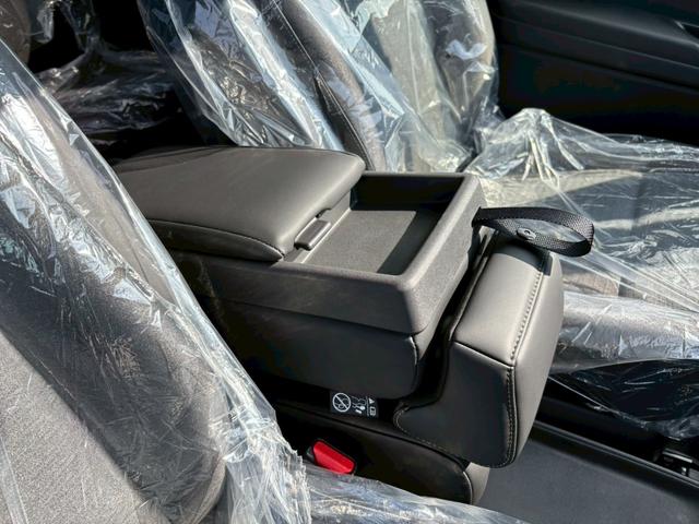 セレナ ｅ－パワー　ハイウェイスターＶ　ニッサンコネクトナビ　アラウンドビューモニター　インテリジェントルームミラー　ブラインドスポットモニター　ＥＴＣ２．０　前後ドラレコ　前後４席シートヒーター　ステアリングヒーター　マット　バイザー（40枚目）