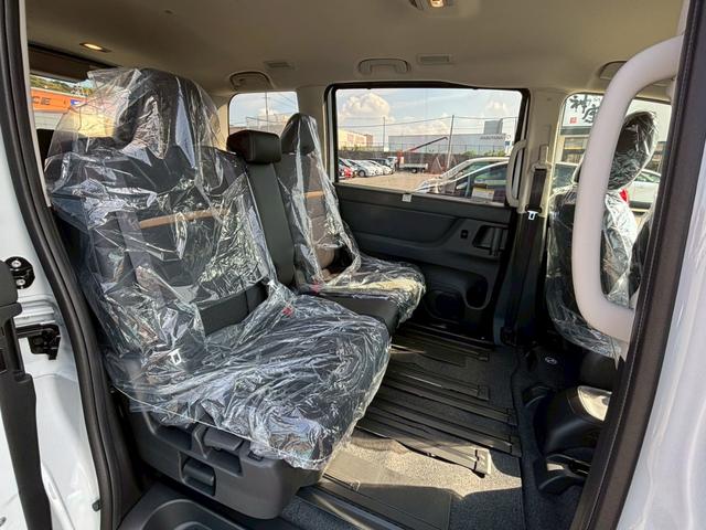 セレナ ｅ－パワー　ハイウェイスターＶ　ニッサンコネクトナビ　アラウンドビューモニター　インテリジェントルームミラー　ブラインドスポットモニター　ＥＴＣ２．０　前後ドラレコ　前後４席シートヒーター　ステアリングヒーター　マット　バイザー（64枚目）