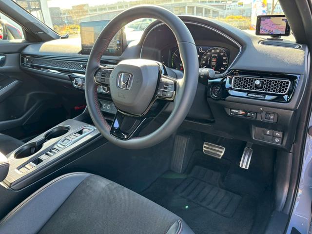 シビック ｅ：ＨＥＶ　ホンダコネクトディスプレイ　ＢＯＳＥサウンドシステム　ＬＥＤヘッドライト　ＬＥＤフォグ　パワーシート運転席助手席　シートヒーター運転席助手席　アダプティブクルーズコントロール　スマートキー２本（41枚目）