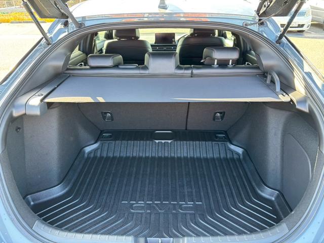 シビック ｅ：ＨＥＶ　ホンダコネクトディスプレイ　ＢＯＳＥサウンドシステム　ＬＥＤヘッドライト　ＬＥＤフォグ　パワーシート運転席助手席　シートヒーター運転席助手席　アダプティブクルーズコントロール　スマートキー２本（75枚目）