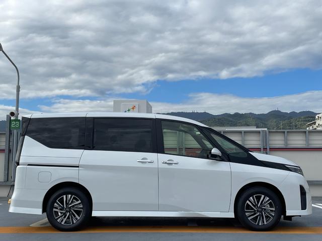 セレナ e-パワー ハイウェイスターV 新車 日産コネクトナビ アラウンドビューモニター ETC2.0 SOSコール ホットプラスパッケージ LEDヘッド 防水シート インテリジェントルームミラー プロパイロットパーキング ワイヤレス充電(7枚目)