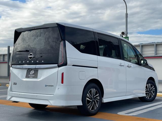 セレナ e-パワー ハイウェイスターV 新車 日産コネクトナビ アラウンドビューモニター ETC2.0 SOSコール ホットプラスパッケージ LEDヘッド 防水シート インテリジェントルームミラー プロパイロットパーキング ワイヤレス充電(9枚目)