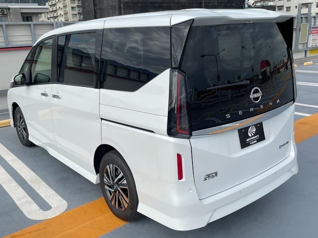 セレナ e-パワー ハイウェイスターV 新車 日産コネクトナビ アラウンドビューモニター ETC2.0 SOSコール ホットプラスパッケージ LEDヘッド 防水シート インテリジェントルームミラー プロパイロットパーキング ワイヤレス充電(11枚目)