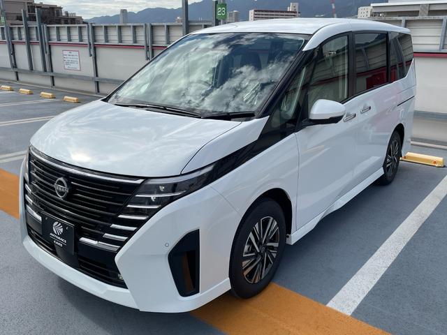 セレナ e-パワー ハイウェイスターV 新車 日産コネクトナビ アラウンドビューモニター ETC2.0 SOSコール ホットプラスパッケージ LEDヘッド 防水シート インテリジェントルームミラー プロパイロットパーキング ワイヤレス充電(13枚目)