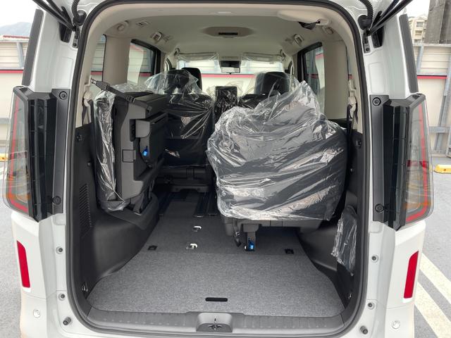 セレナ e-パワー ハイウェイスターV 新車 日産コネクトナビ アラウンドビューモニター ETC2.0 SOSコール ホットプラスパッケージ LEDヘッド 防水シート インテリジェントルームミラー プロパイロットパーキング ワイヤレス充電(73枚目)