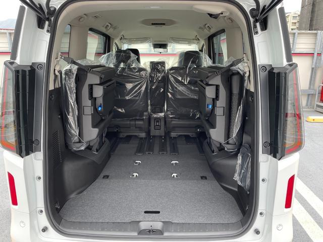 セレナ e-パワー ハイウェイスターV 新車 日産コネクトナビ アラウンドビューモニター ETC2.0 SOSコール ホットプラスパッケージ LEDヘッド 防水シート インテリジェントルームミラー プロパイロットパーキング ワイヤレス充電(74枚目)
