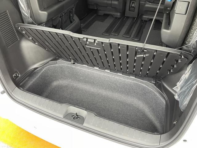 セレナ e-パワー ハイウェイスターV 新車 日産コネクトナビ アラウンドビューモニター ETC2.0 SOSコール ホットプラスパッケージ LEDヘッド 防水シート インテリジェントルームミラー プロパイロットパーキング ワイヤレス充電(75枚目)