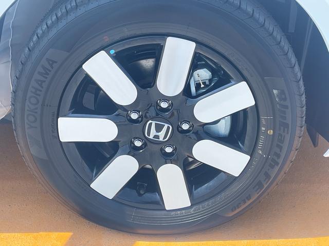 フリード e:HEVエアー EX 登録済未使用車 ホンダセンシング LEDヘッドライト 両側パワースライドドア シートヒーター リアクーラー バックカメラ アクティブクルーズコントロール スマートキー 15インチアルミホイル(25枚目)
