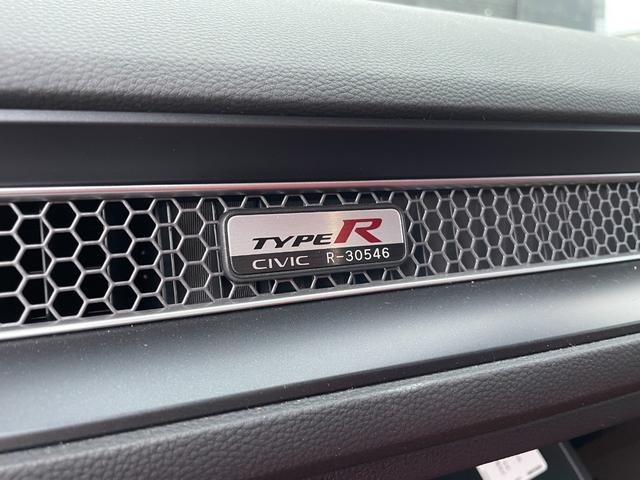 シビック タイプR ホンダセンシング フルLEDヘッドライト 19インチアルミホイール SPOONダウンサス スエードスポーツシート ホンダコネクトナビ フルセグTV バックカメラ ETC スマートキー(67枚目)