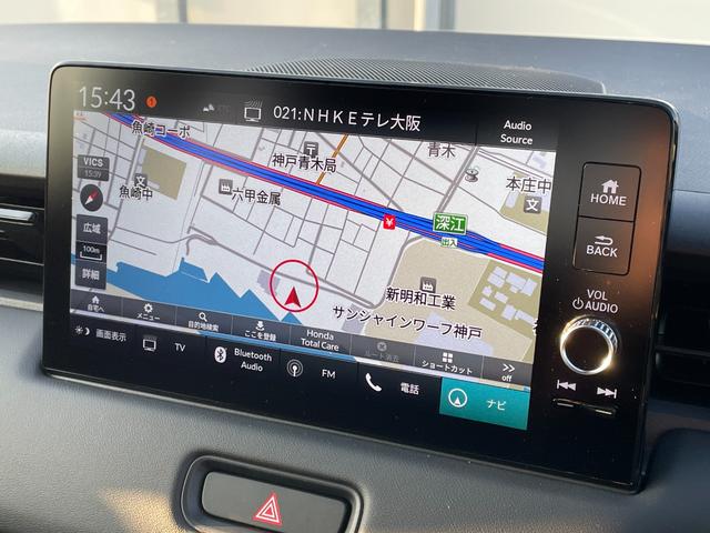 �X�e�A�����O�����ɂ́A�I�[�f�B�I���삪�o����X�e�A�����O�X�C�b�`����������Ă���܂����킴�킴�A�i�r�𑀍삵�Ȃ��Ă��A���ʒ��߂�g���b�N�I�𓙂̊ȈՑ��삪���茳�ŏo���܂���