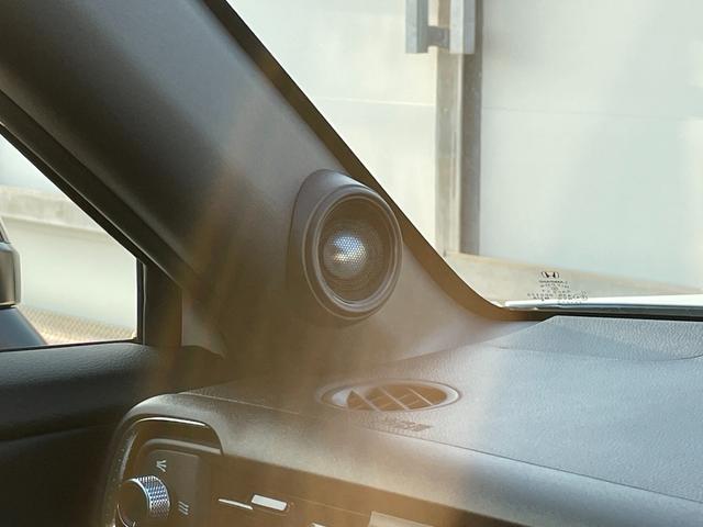 �}���`�r���[�J�����̕\���ؑփX�C�b�`�����C�p�[���샌�o�[�ɕt���Ă��܂���􂱂���̃X�C�b�`�ŉ^�]�Ȃ��猩�Â炢�O�㍶�E���A�i�r��ʂ̉f���Ŋm�F�ł��܂����