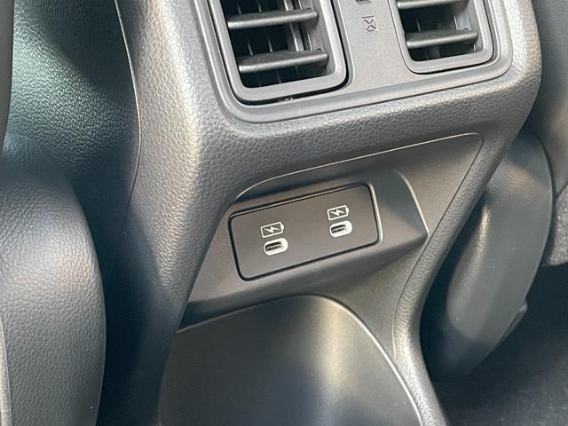 ��Ȃɂ��t�r�a�`���[�W���[�i�s�������|�b�j������܂���h���C�u���ɃX�}�[�g�t�H���Ƃ̏[�d���\�Ȃt�r�a�[�d�|�[�g�𓋍ځB