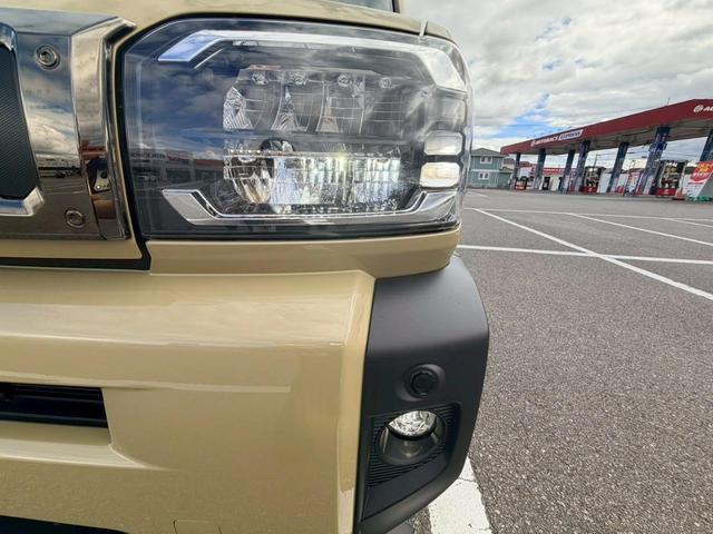 ヘッドライトは純正ＬＥＤでとても明るいです♪さらにＡＵＴＯライト機能付き♪自動でオンオフをしてくれるのでわざわざ電気をつける必要がありません