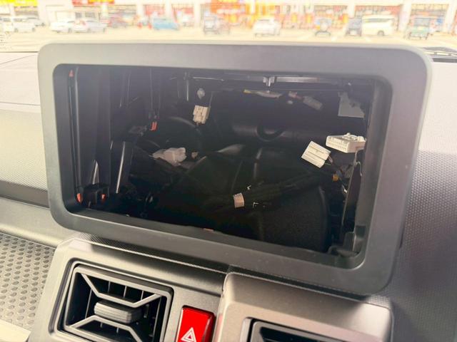 オーディオレスの状態です。オートバックスなら在庫のナビゲーションからお好きなものを選んでいただけますよ♪もちろん何にしたらいいかわからなければ当店スタッフにご相談下さい♪