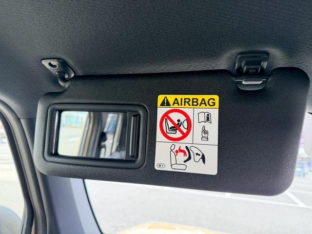 助手席のサンバイザーにもミラーが付いています♪