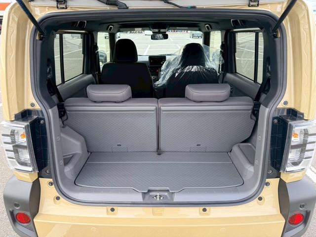 後部座席は開口部も大きく荷物に積み下ろしがやりやすいです♪