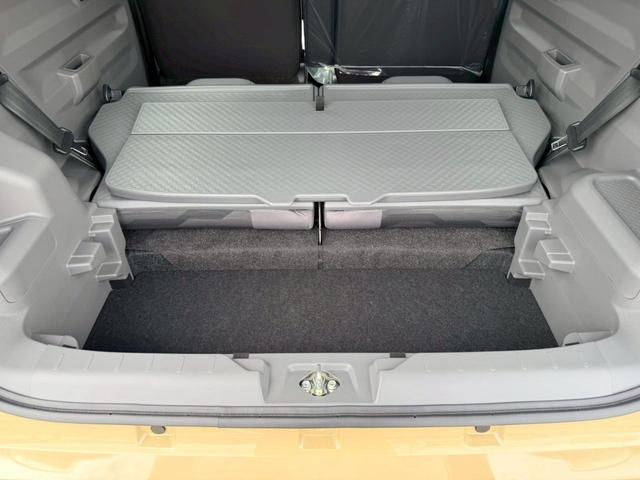 トランク部分には収納スペースもあり、とても便利ですよ♪