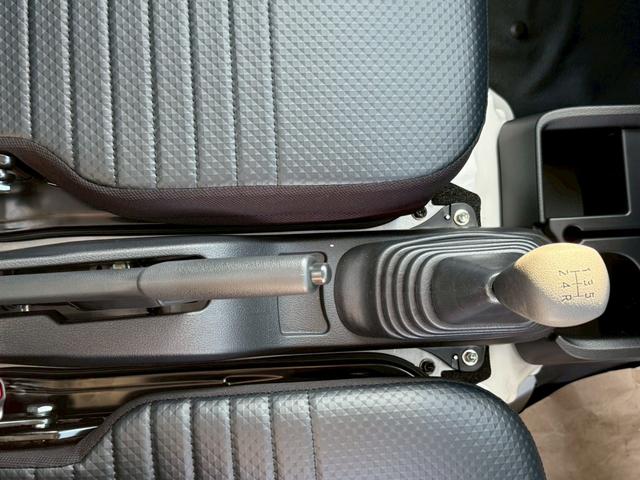 ハイゼットトラック スタンダード 届出済未使用車 5速ミッション AM・FMラジオ 3方開 パワーステアリング エアコン(31枚目)