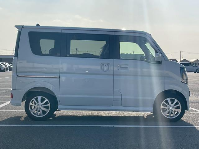 エブリイワゴン PZターボスペシャル 届出済未使用車 スズキセーフティーサポート スマートキー 両側パワースライドドア 運転席シートヒーター プッシュスタート オートステップ LEDヘッドライト オートエアコン(16枚目)