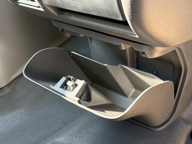 エブリイ PC 届出済未使用車 スズキセーフティサポート スライドドア キーレスエントリー オーバーヘッドシェルフ オートライト USB電源ソケット 純正セキュリティー フロントパワーウィンド(57枚目)