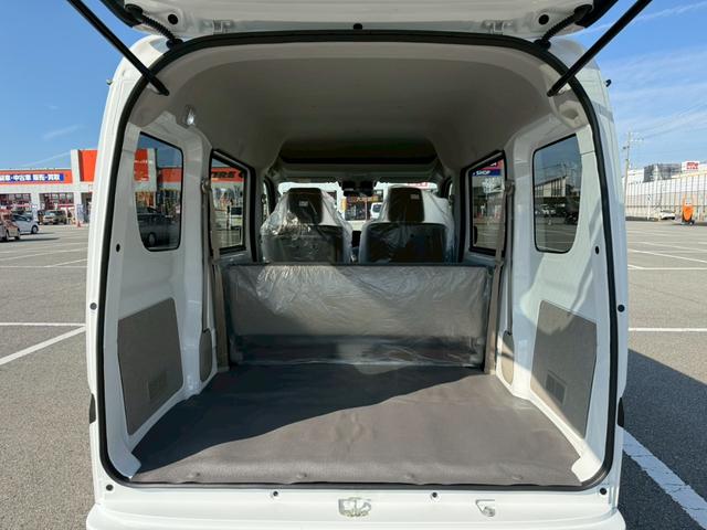 エブリイ PC 届出済未使用車 スズキセーフティサポート スライドドア キーレスエントリー オーバーヘッドシェルフ オートライト USB電源ソケット 純正セキュリティー フロントパワーウィンド(62枚目)