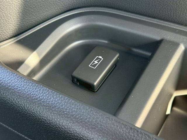 �R��ڂ̃h�����N�z���_�[�̕����ɂ��X�}�z�Ȃǂ��[�d����W���b�N�t����