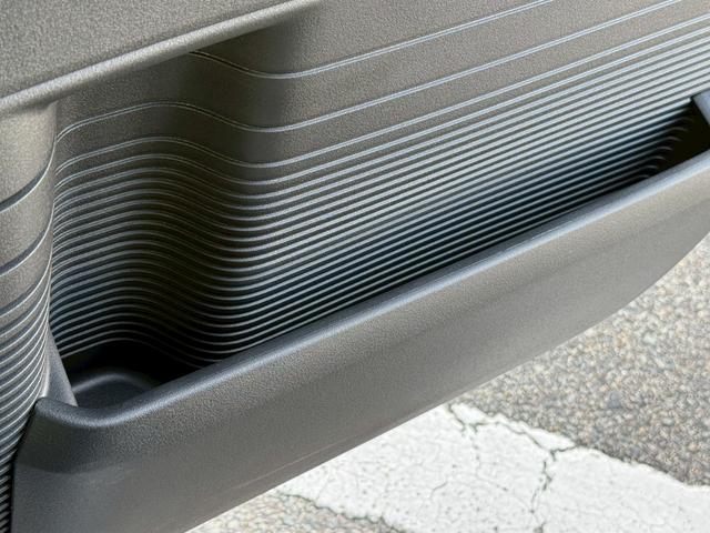 �h�A�̉������̓h�����N�z���_�[�ƃ|�P�b�g����������Ă��܂�