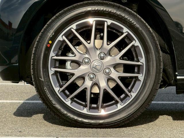 �����P�T�C���`�A���~�z�C�[�����t���Ă��܂����^�C���T�C�Y�͂P�U�T�^�T�T�q�P�T�ł���