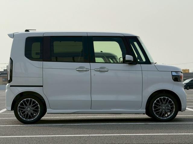 �I�[�g�o�b�N�X������ł���I�L�x�ȃJ�[�p�i�̃��C���i�b�v����A���\�Z�ɍ��킹�čŐV�̃J�[�i�r�Q�[�V������A�J�[�I�[�f�B�I�ւ̕ύX���\�ł���������[�Ԃ܂łɂ����t���������܂���