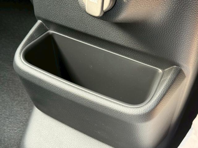 �C���p�l�̉������ɂ̓{�b�N�X��������Ă��܂��I