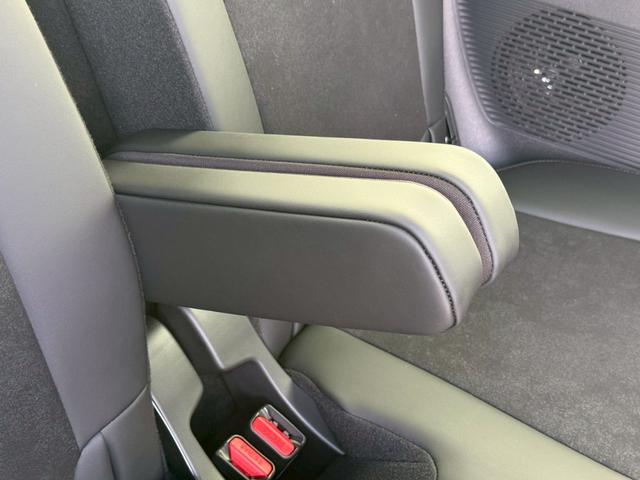 �㕔���Ȃɂ́A���[�\�ȃA�[�����X�g����������Ă��܂�