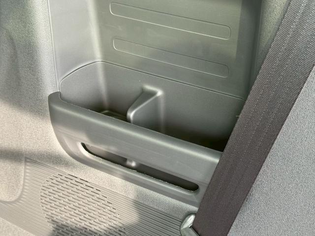 �㕔���Ȃɂ��h�����N�z���_�[�⏬�������邱�Ƃ��o����|�P�b�g���t���Ă��Ȃ�