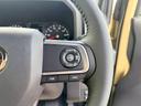 ステアリング右側には、アダプティブクルーズコントロール機能が搭載されており、設定した車間距離を適切に保ちながら加速・減速、さらに停止まで自動追従してくれるので、渋滞や長旅での走行を快適にしてくれます☆