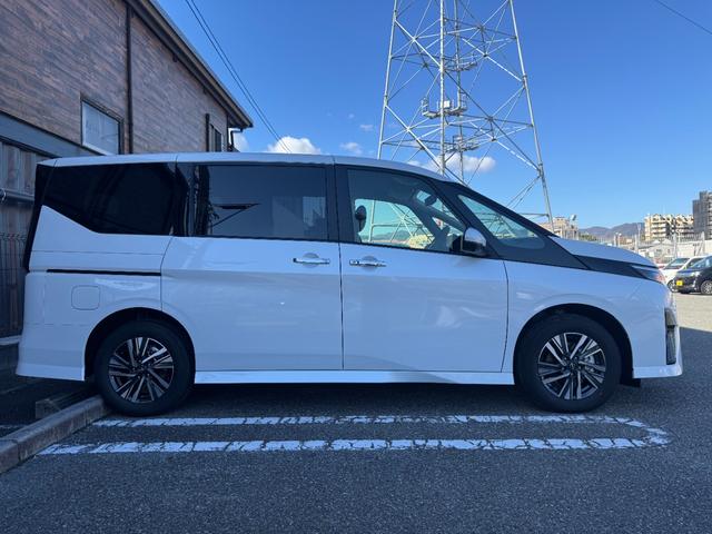 セレナ e-パワー ハイウェイスターV プロパイロット/12.3インチ日産コネクトディスプレイ/アラウンドビューモニター/ETC2.0/インテリジェントルームミラー/前後ドライブレコーダー/ワイヤレス充電器(9枚目)