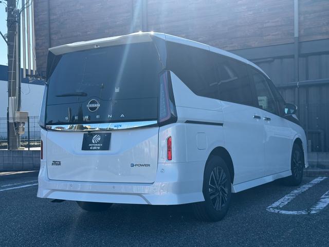 セレナ e-パワー ハイウェイスターV プロパイロット/12.3インチ日産コネクトディスプレイ/アラウンドビューモニター/ETC2.0/インテリジェントルームミラー/前後ドライブレコーダー/ワイヤレス充電器(13枚目)