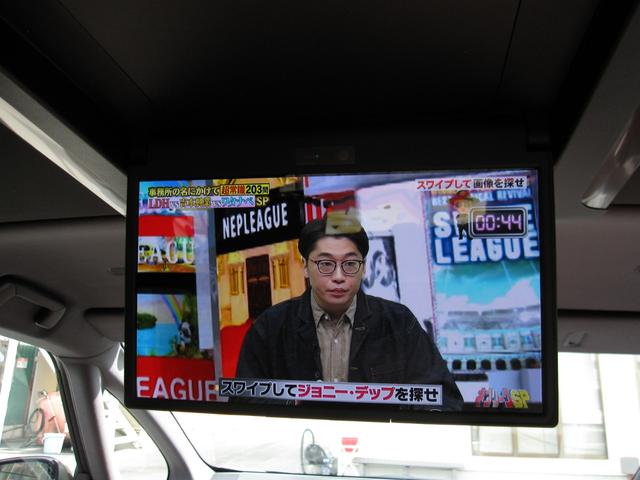 ヴェルファイアハイブリッド Ｚ　プレミア　１オーナー　買取車両　ユニバーサルステップ　１３．２型有機ＥＬ後席モニター　デジタルインナーミラー　ムーンルーフ　パノラミックビュー　ドライブレコーダー　ナビ　フルセグＴＶ　ＥＴＣ２．０（8枚目）