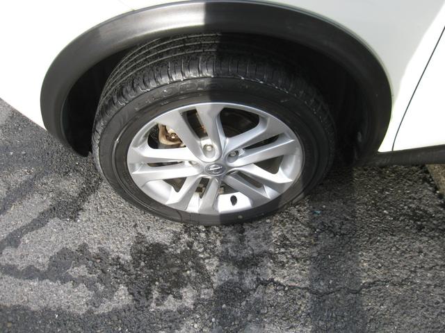 ジューク 15RX タイプV 1オーナー 禁煙車 買取車両 純正ナビ フルセグテレビ Bluetooth DVDビデオ バックモニター 360℃ドライブレコーダー 純正17インチアルミ プッシュスタートシステム オートエアコン(27枚目)