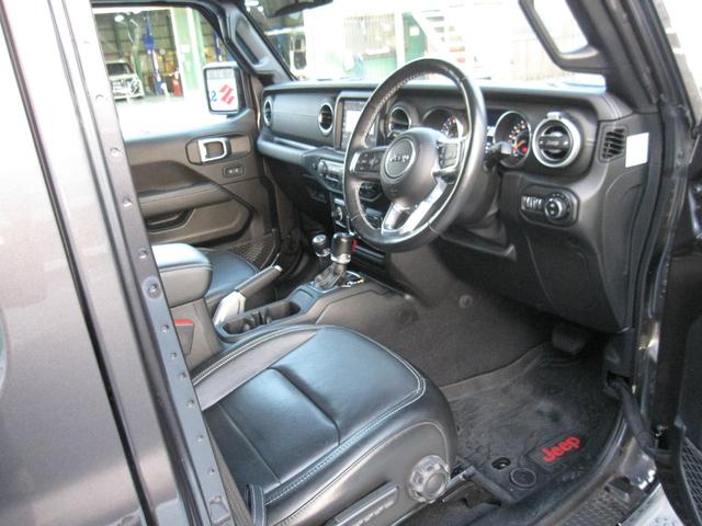 ジープ・ラングラーアンリミテッド サハラ　１オーナー　買取車　　ブラックレザーシート　シートヒーター　純正ナビ　フルセグＴＶ　サブウーファー　バックモニター　ＥＴＣ２．０　ＬＥＤライト　純正１８インチアルミ　ドライブレコーダー（3枚目）