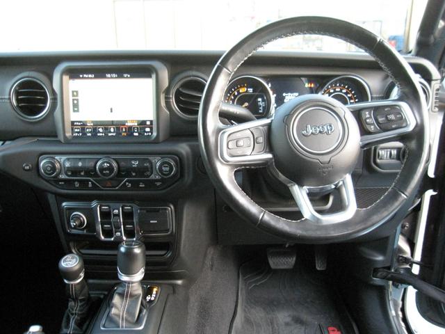 ジープ・ラングラーアンリミテッド サハラ　１オーナー　買取車　　ブラックレザーシート　シートヒーター　純正ナビ　フルセグＴＶ　サブウーファー　バックモニター　ＥＴＣ２．０　ＬＥＤライト　純正１８インチアルミ　ドライブレコーダー（4枚目）