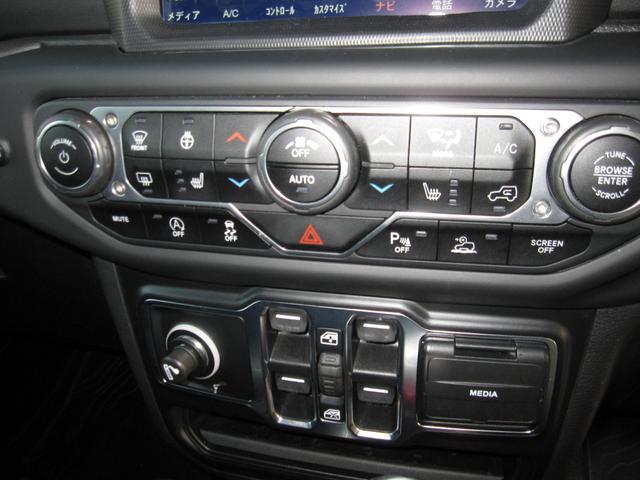 ジープ・ラングラーアンリミテッド サハラ　１オーナー　買取車　　ブラックレザーシート　シートヒーター　純正ナビ　フルセグＴＶ　サブウーファー　バックモニター　ＥＴＣ２．０　ＬＥＤライト　純正１８インチアルミ　ドライブレコーダー（5枚目）