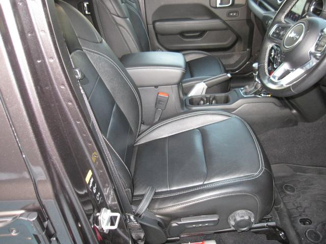 ジープ・ラングラーアンリミテッド サハラ　１オーナー　買取車　　ブラックレザーシート　シートヒーター　純正ナビ　フルセグＴＶ　サブウーファー　バックモニター　ＥＴＣ２．０　ＬＥＤライト　純正１８インチアルミ　ドライブレコーダー（8枚目）