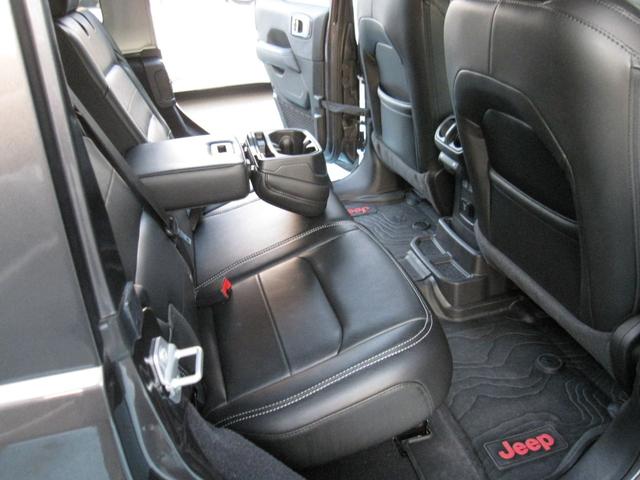 ジープ・ラングラーアンリミテッド サハラ　１オーナー　買取車　　ブラックレザーシート　シートヒーター　純正ナビ　フルセグＴＶ　サブウーファー　バックモニター　ＥＴＣ２．０　ＬＥＤライト　純正１８インチアルミ　ドライブレコーダー（13枚目）