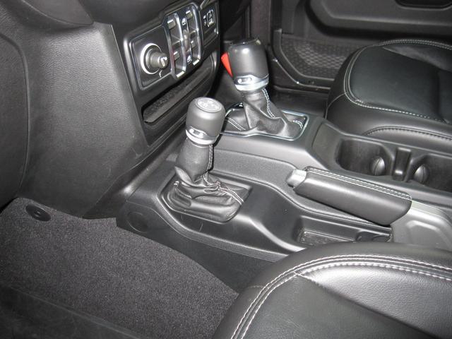 ジープ・ラングラーアンリミテッド サハラ　１オーナー　買取車　　ブラックレザーシート　シートヒーター　純正ナビ　フルセグＴＶ　サブウーファー　バックモニター　ＥＴＣ２．０　ＬＥＤライト　純正１８インチアルミ　ドライブレコーダー（16枚目）