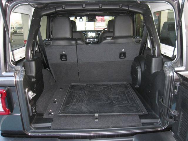 ジープ・ラングラーアンリミテッド サハラ　１オーナー　買取車　　ブラックレザーシート　シートヒーター　純正ナビ　フルセグＴＶ　サブウーファー　バックモニター　ＥＴＣ２．０　ＬＥＤライト　純正１８インチアルミ　ドライブレコーダー（20枚目）